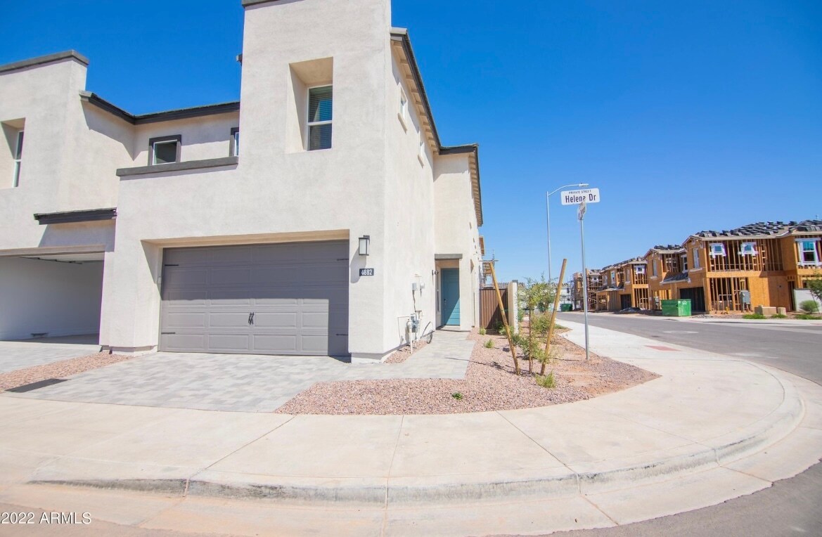 Building Photo - 4882 E Helena Dr