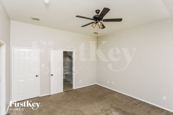 Building Photo - 206 Clydesdale St