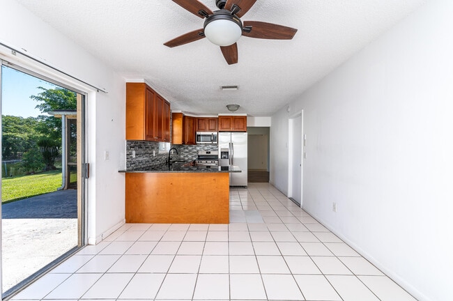 Building Photo - 10905 Eureka St