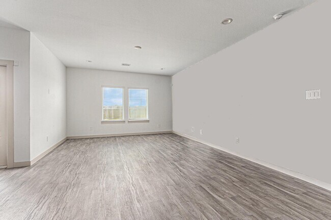 Building Photo - 31 Desert Spring Ln