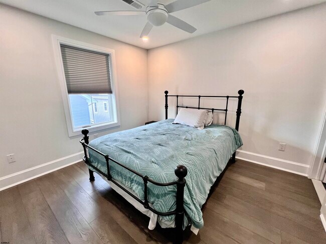 Building Photo - 16 A S Fredericksburg Ave