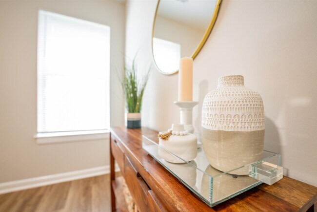 Building Photo - 548 N 6th St