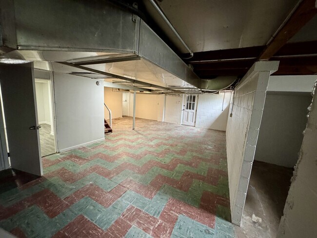 Building Photo - 4725 N 60th St