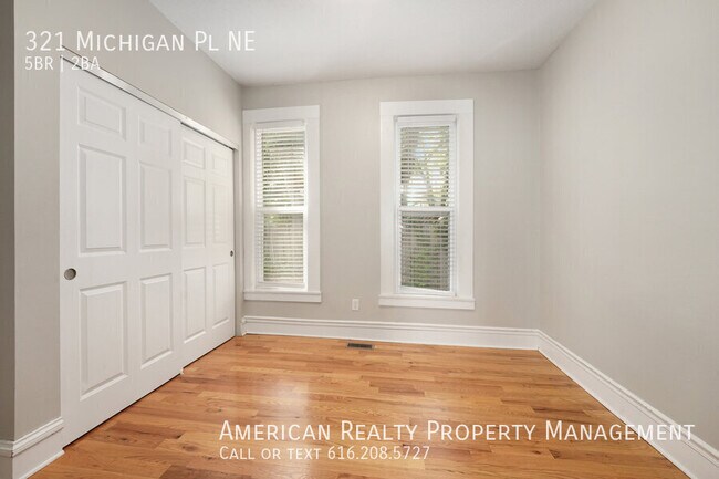 Building Photo - 321 Michigan Pl NE