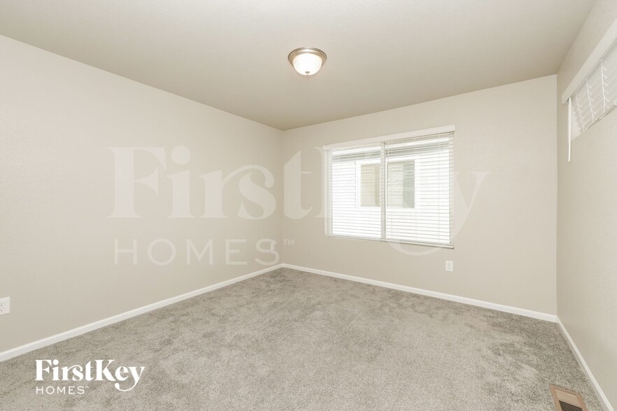 Building Photo - 11156 Murrelet Dr