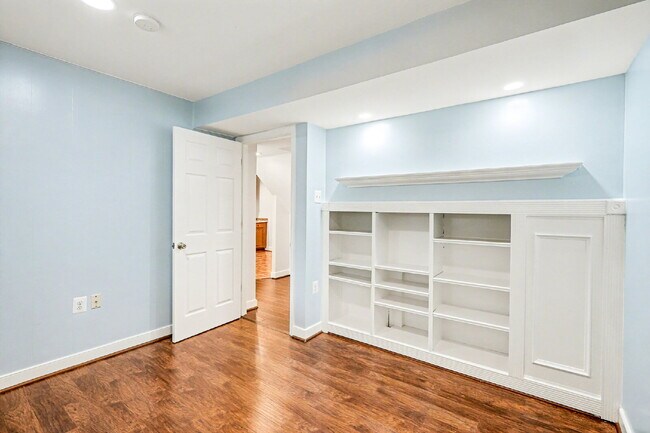 Building Photo - Welcome Home!!