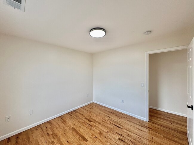 Building Photo - 156 Ridgewood Ave