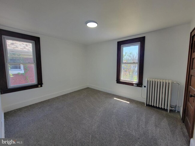 Building Photo - 632 Hill Top Dr