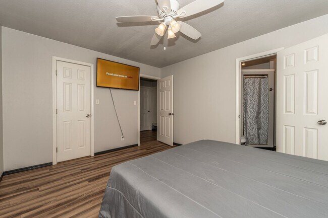 Building Photo - Fully Furnished Rental