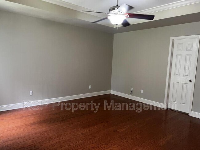 Building Photo - 2109 Barrington Dr