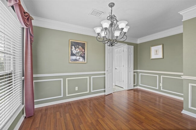 Building Photo - 2018 Waverly Glend Dr