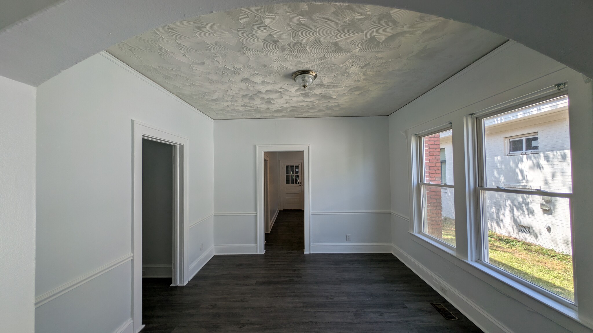 Dining - 402 E Mulberry St
