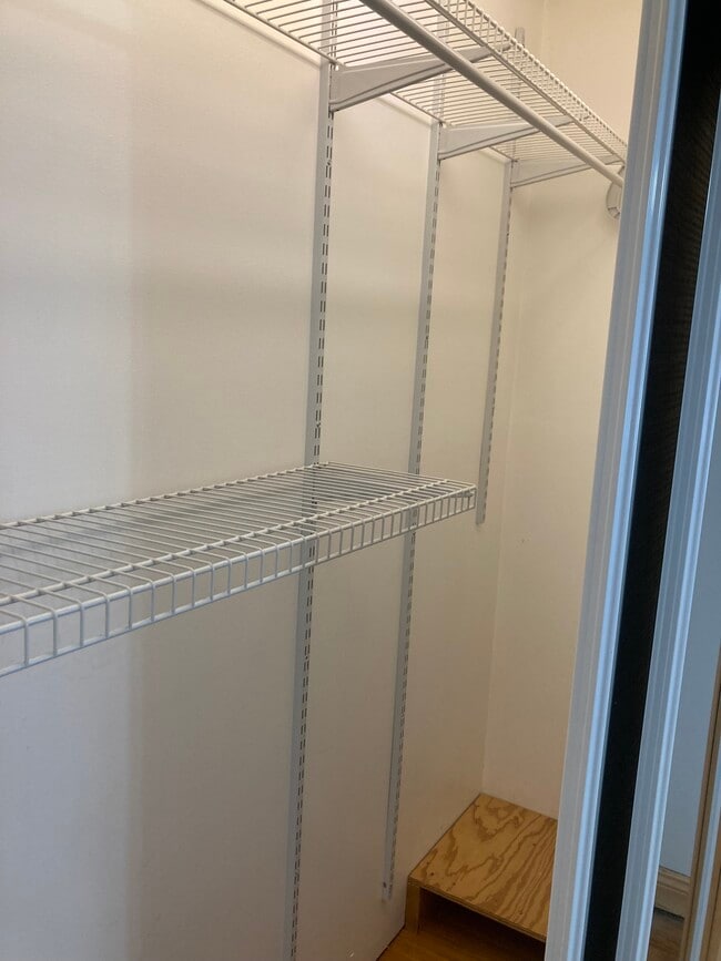 Building Photo - 2401 Bristol Rd