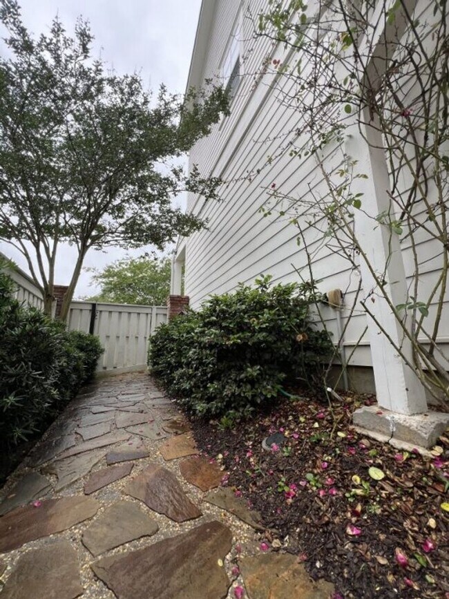 Building Photo - Luxury 4BR Home in Americana | 11 Ft Ceilings, Courtyard Living & Furnished Option