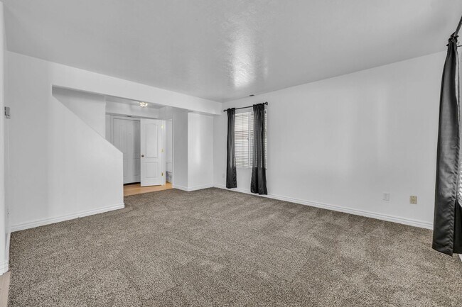 Building Photo - 3 Bedroom 2 Bathroom Home in Saratoga Springs!!