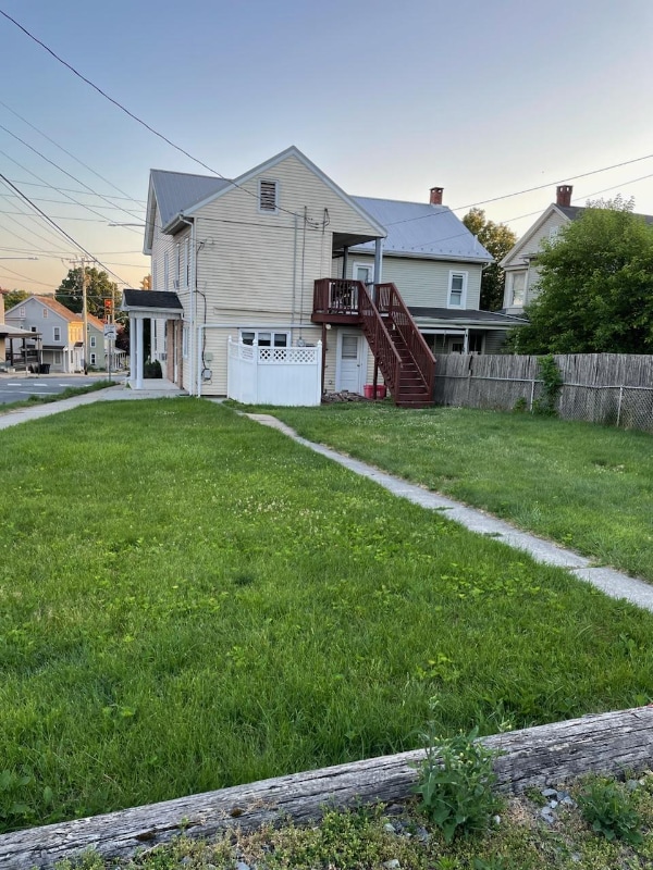 Building Photo - 401 Main St