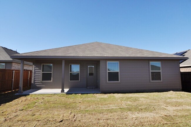 Building Photo - AVAILABLE NOW - VIEW NOW - Newer Construction 4 Bedroom Home in North Fort Worth – EMS-ISD