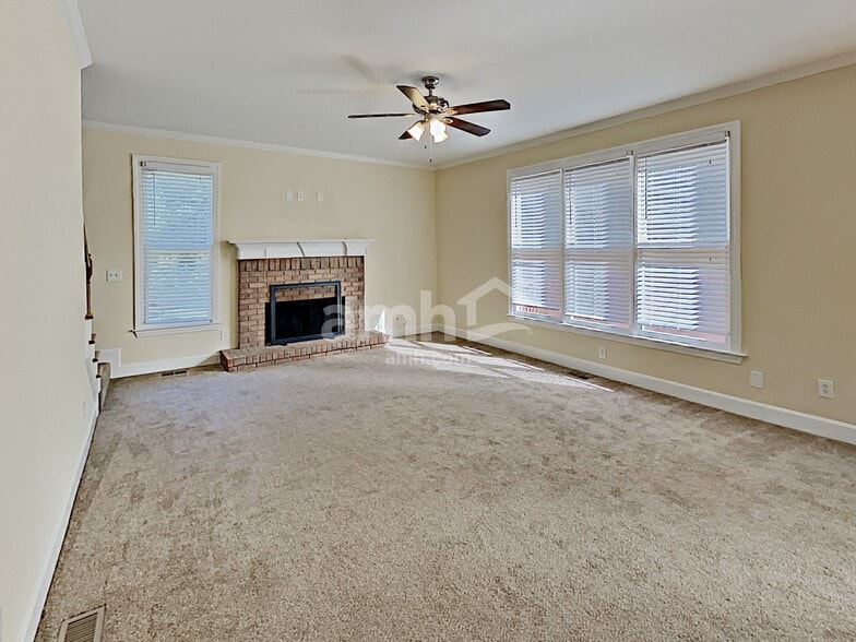 Building Photo - 404 Jessica Ln