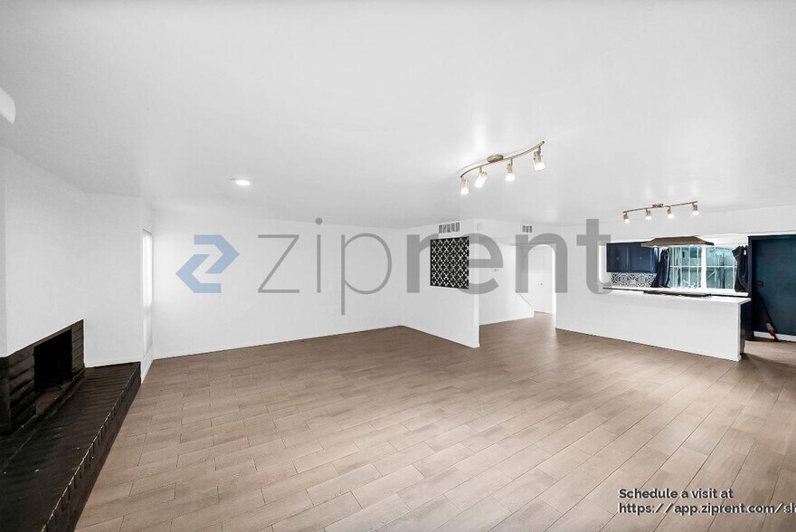 Building Photo - 5301 Demaret Ave