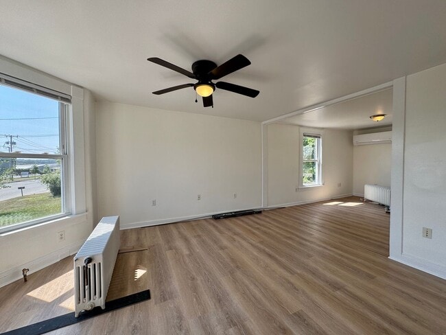 Building Photo - $2,850 Spacious Portland 3BD/1.5BA Single ...