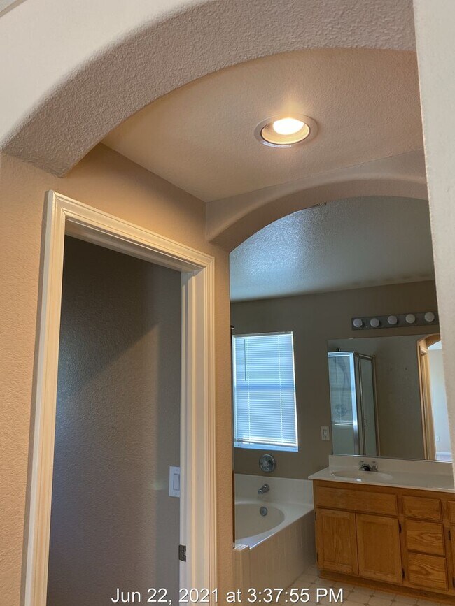 Building Photo - Large Corner Lot