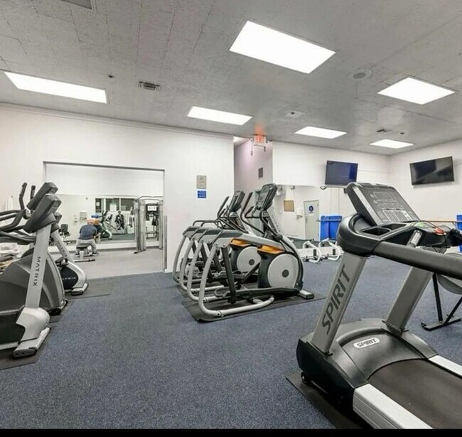Building Photo - Beautiful 2-Bedroom Condo with Serene Wate...