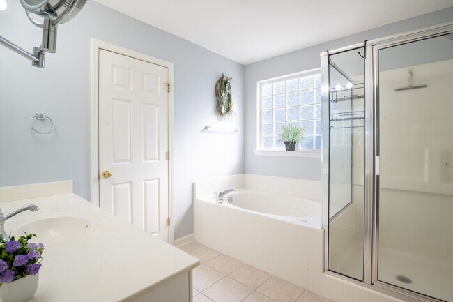 Building Photo - FURNISHED OFF-SEASON MONTHLY RENTAL
