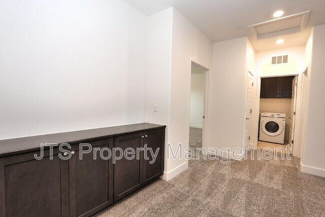 Building Photo - 3513 Birdland Ave