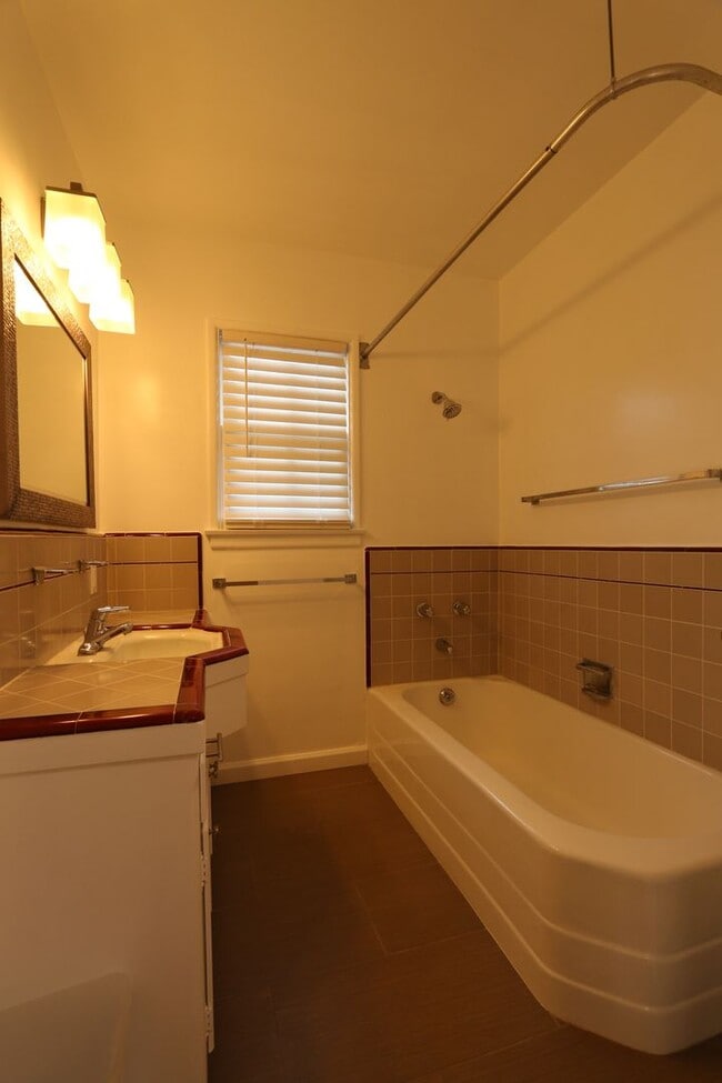 Building Photo - Home in North Kentwood Neighborhood of Wes...