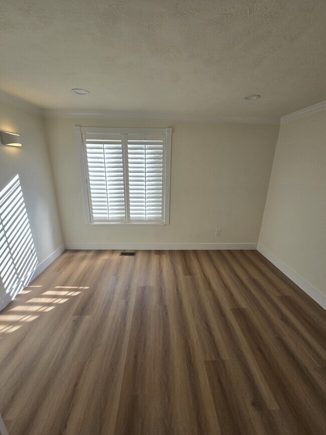 Building Photo - 2273 E 2700 S