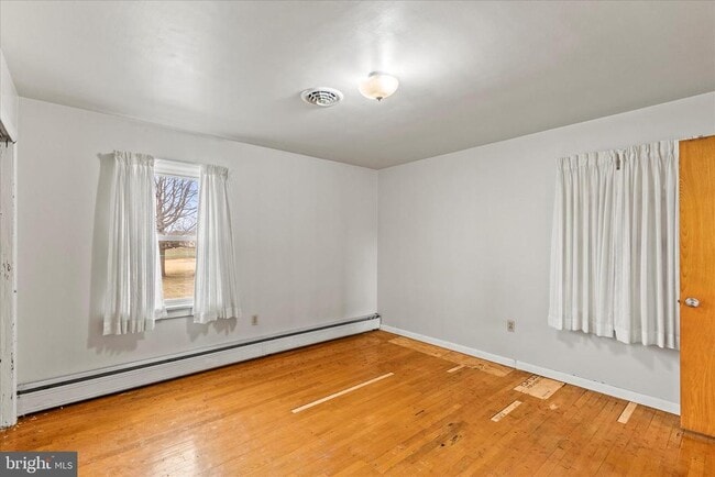 Building Photo - 1055 S Main St