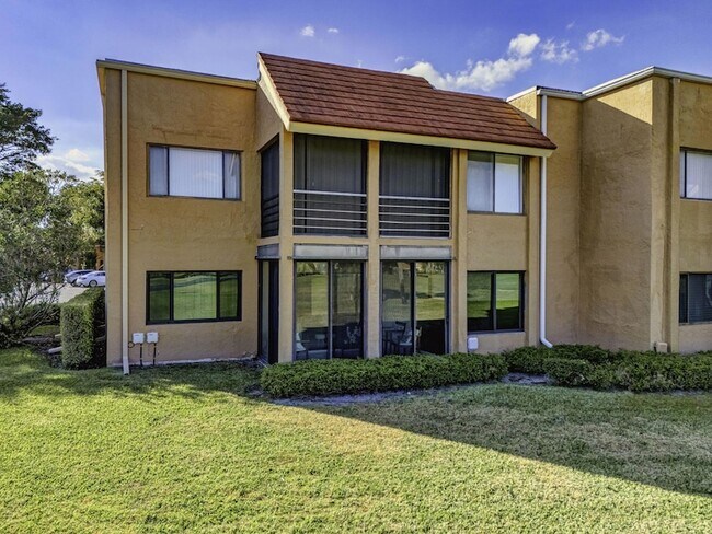 Building Photo - 11282 Green Lake Dr