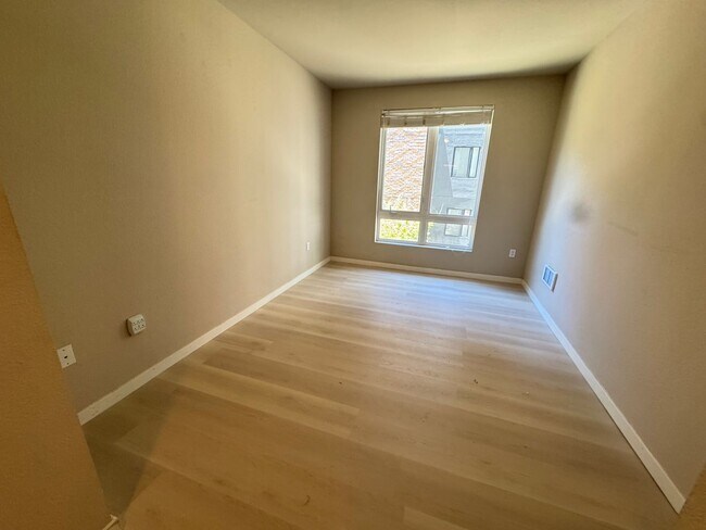 Building Photo - 1BED/1BATH CONDO AVAILABLE FOR RENT NEAR LAKE MERRIT IN  DOWNTOWN OAKLAND, CA!!!