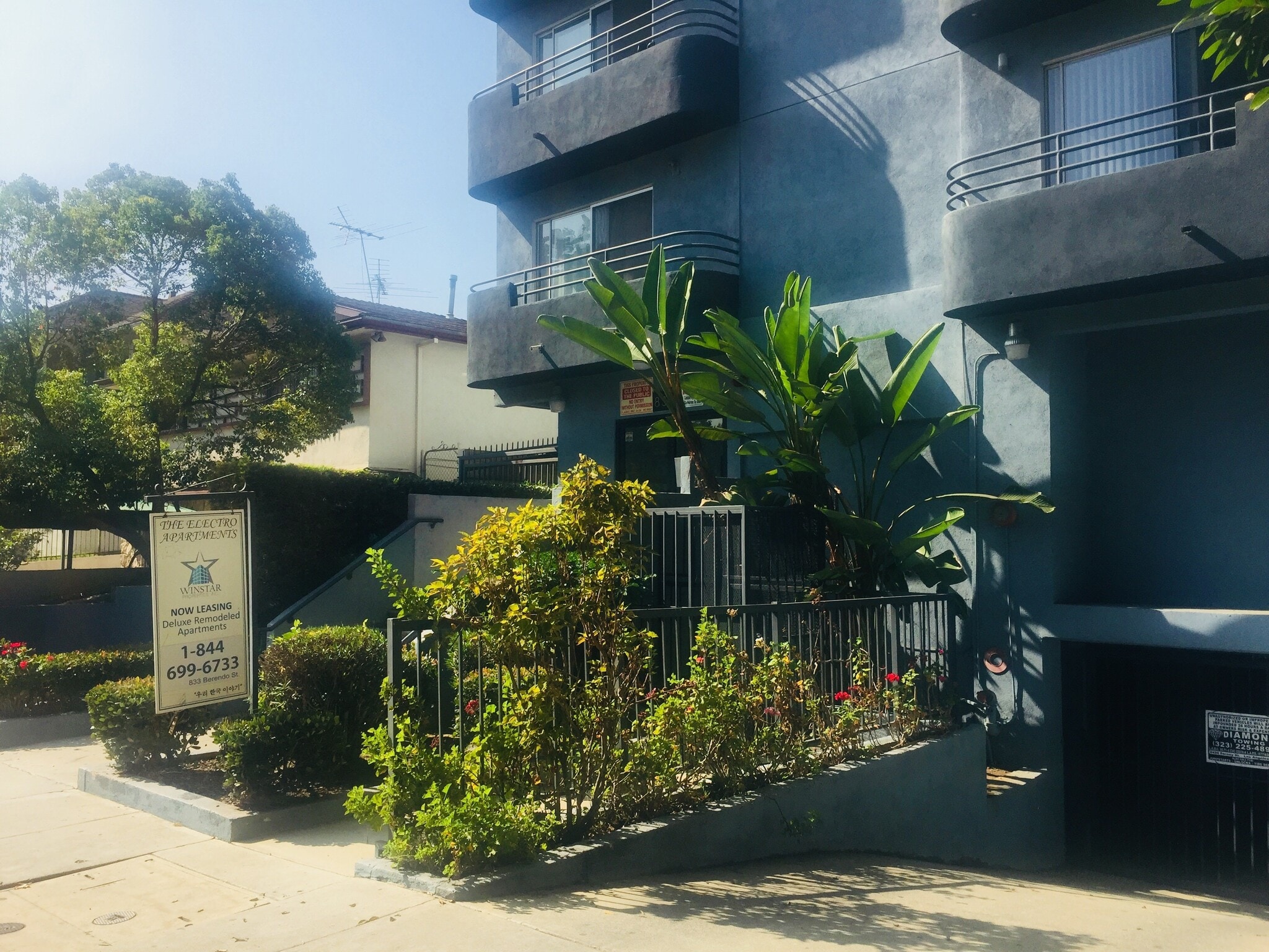 Building Photo - 833 S Berendo St