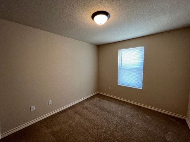 Building Photo - 6866 Lakeview Dr.
