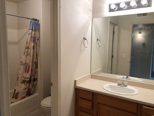 2 Split Full Baths - 567 N University Ave