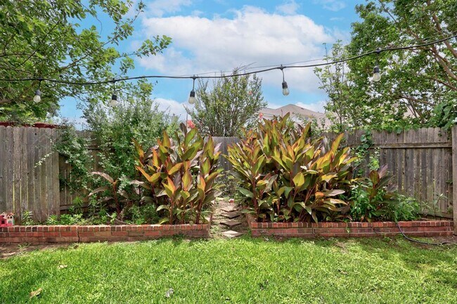 Building Photo - 15609 Royal Dublin Dr