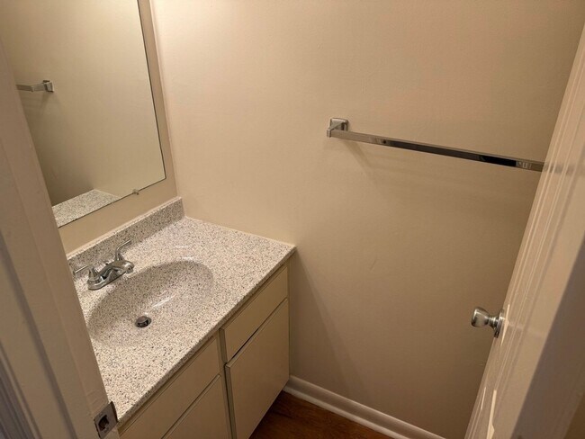 Building Photo - 1105 W Parkway Ave