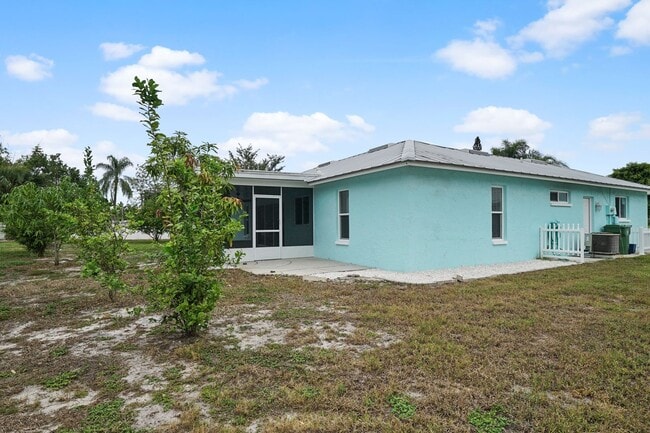 Building Photo - Perfect West Bradenton Location - 2 bedroom / 2 bathroom Home
