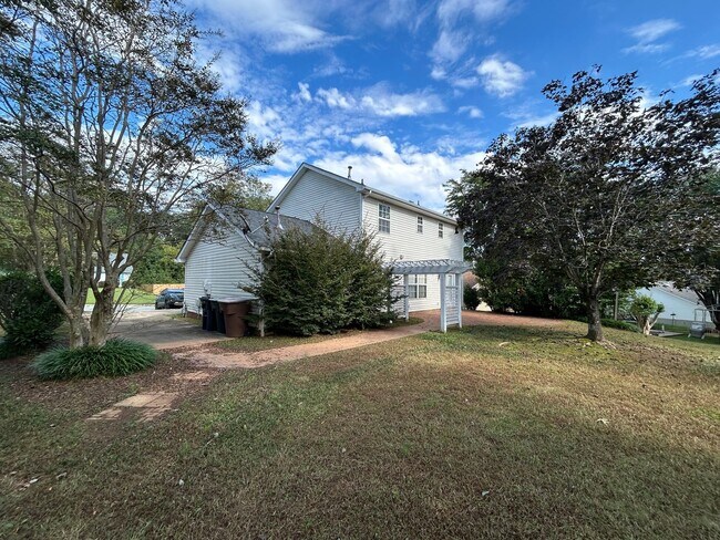 Building Photo - COMING SOON! N Greensboro, 4/2.5 home off of N Church St near Lake Jeanette & I-840