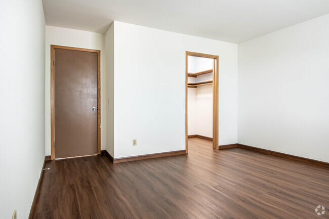 2BR, 2BA - 955SF - Nakoma Heights Apartments