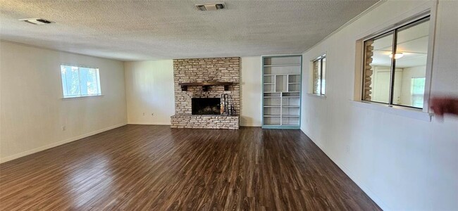Building Photo - 11307 Hilltop St