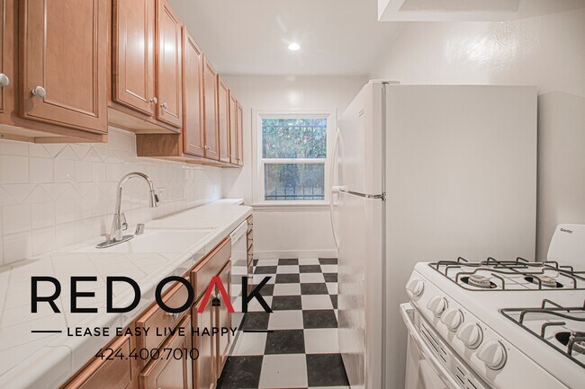 Building Photo - 1818 Whitley Ave