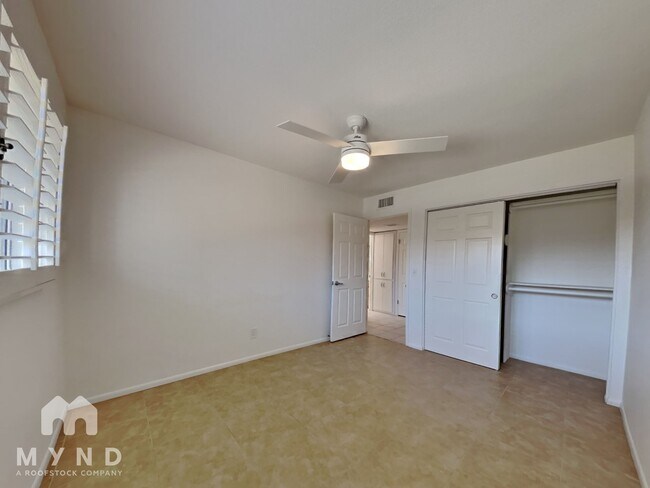 Building Photo - 8176 E Del Cuarzo Dr