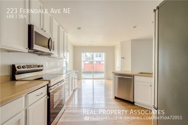 Building Photo - 223 Ferndale Ave NE