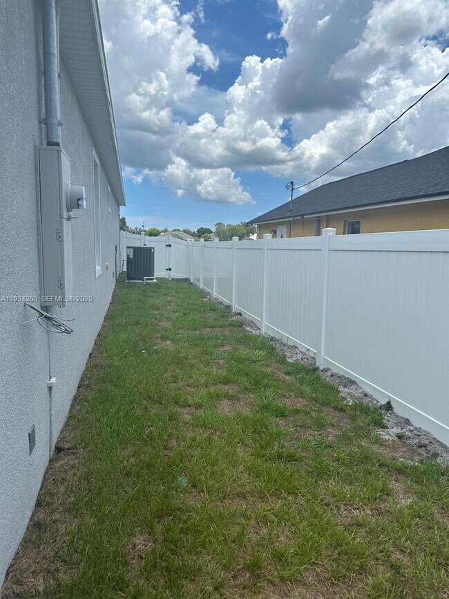 Building Photo - 4650 SW Quezon St