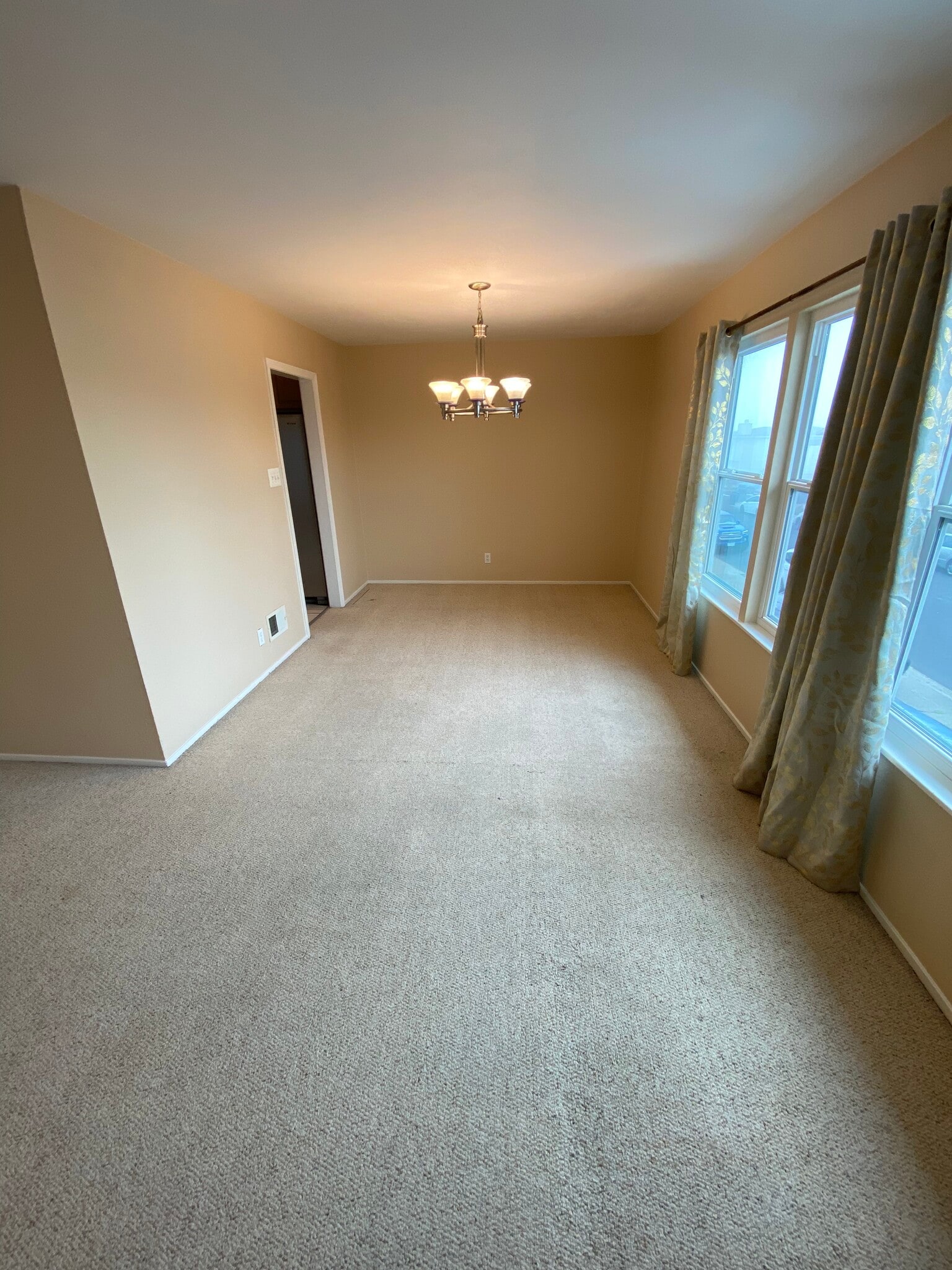 Dining room - 258 Canterbury Ave