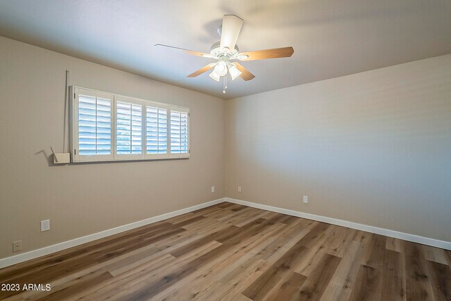 Building Photo - 5802 W Frier Dr