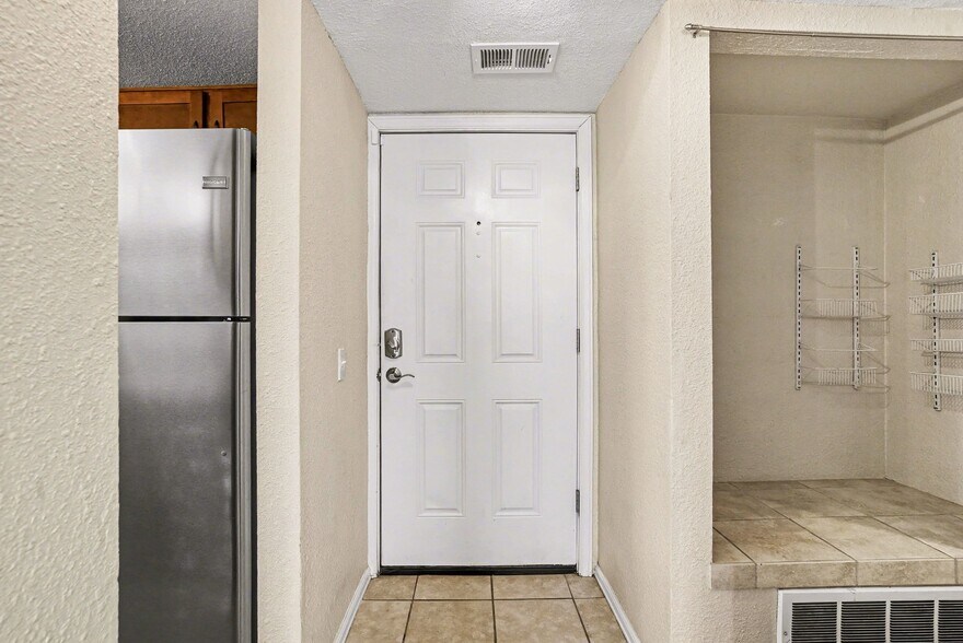 Building Photo - 9867 E Peakview Ave