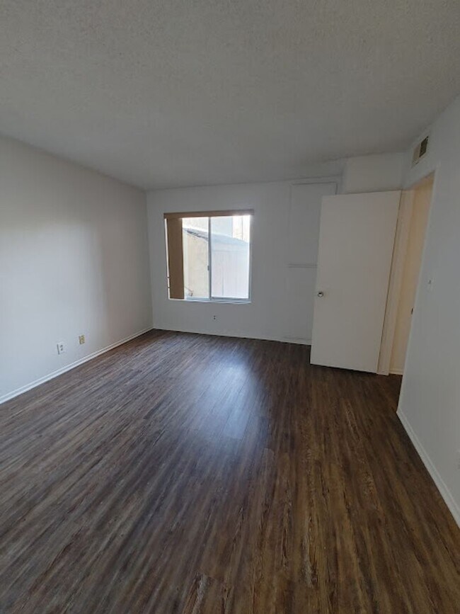 Building Photo - U{COMMING - PEACEFUL 2BD/2BA CONDO NEAR THE PARK  refrigerator